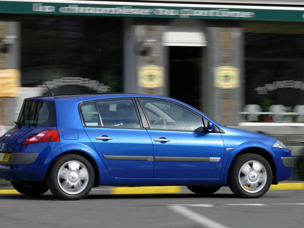 Renault Megane II — Yandan