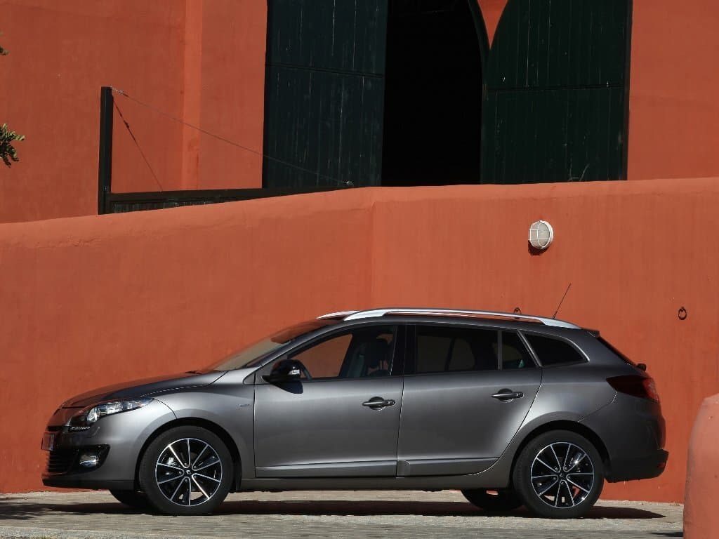 Renault Megane III — Yandan