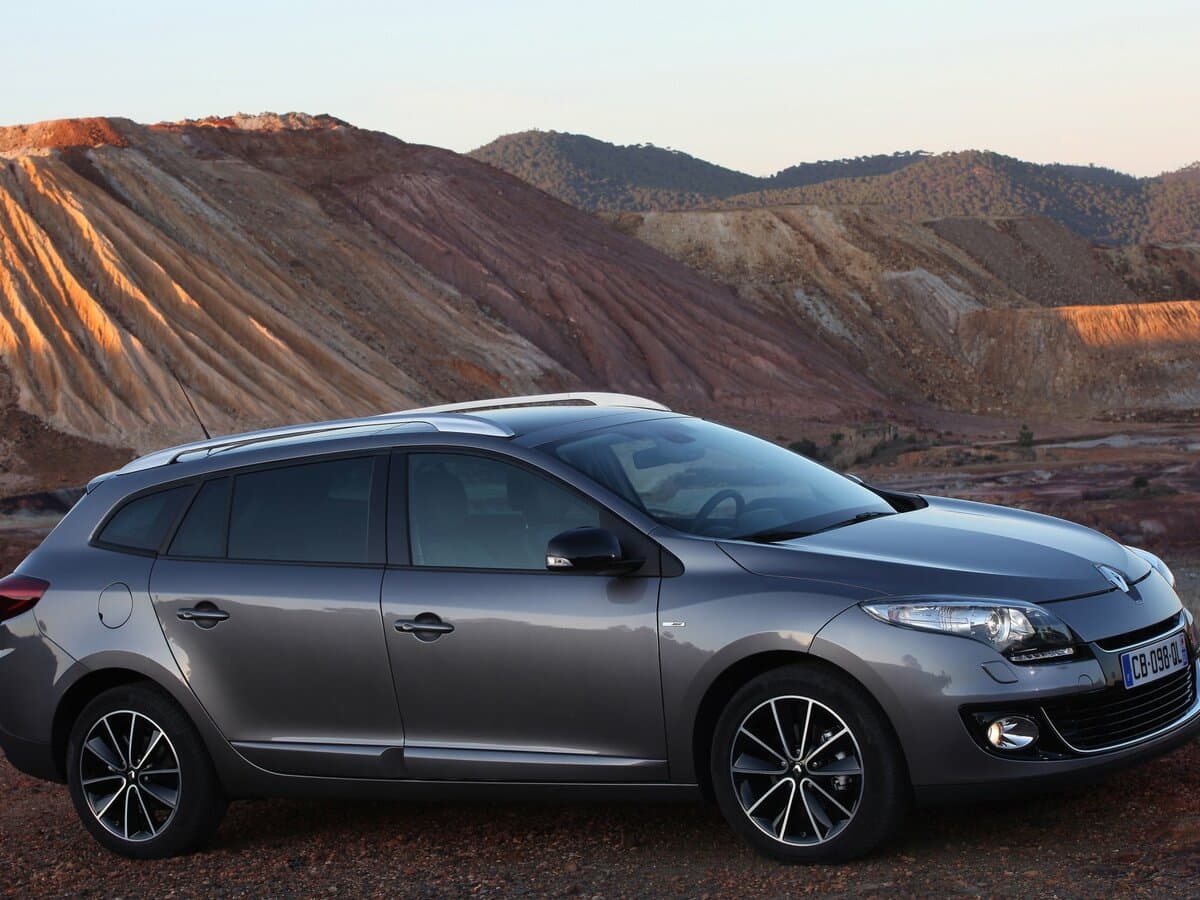 Renault Megane III Restayling — Yandan