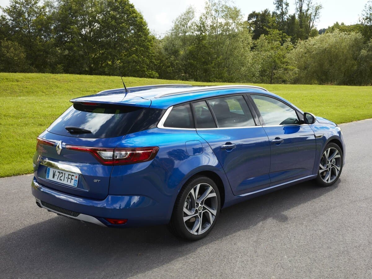 Renault Megane IV — 3/4 arxadan