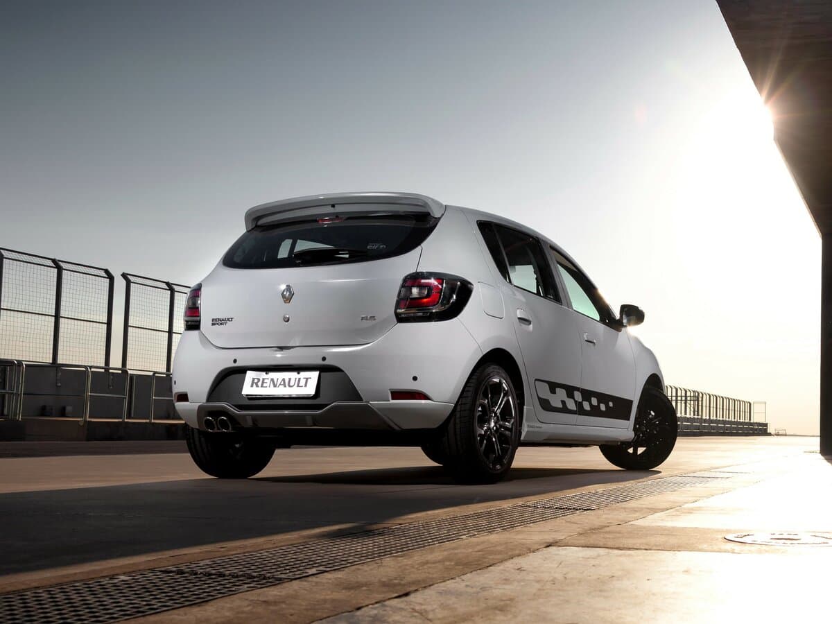 Renault Sandero RS 2015 – 2021 — 3/4 arxadan