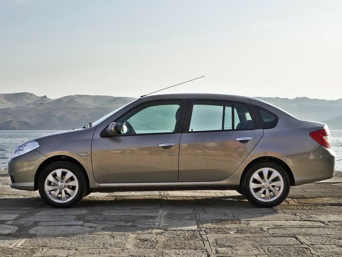 Renault Symbol ll — Yandan