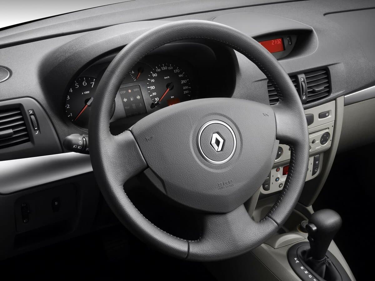 Renault Symbol ll — Sükan