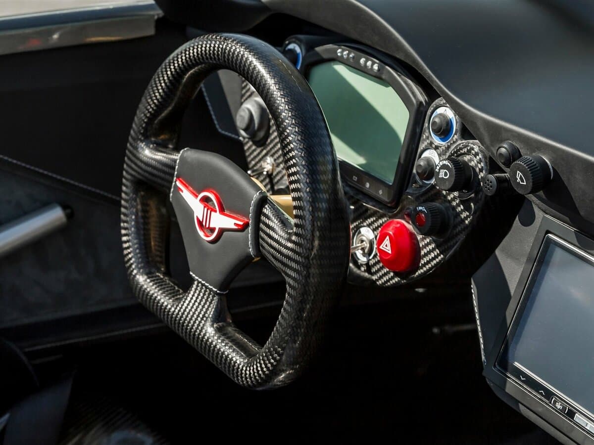Rezvani Beast I — Sükan