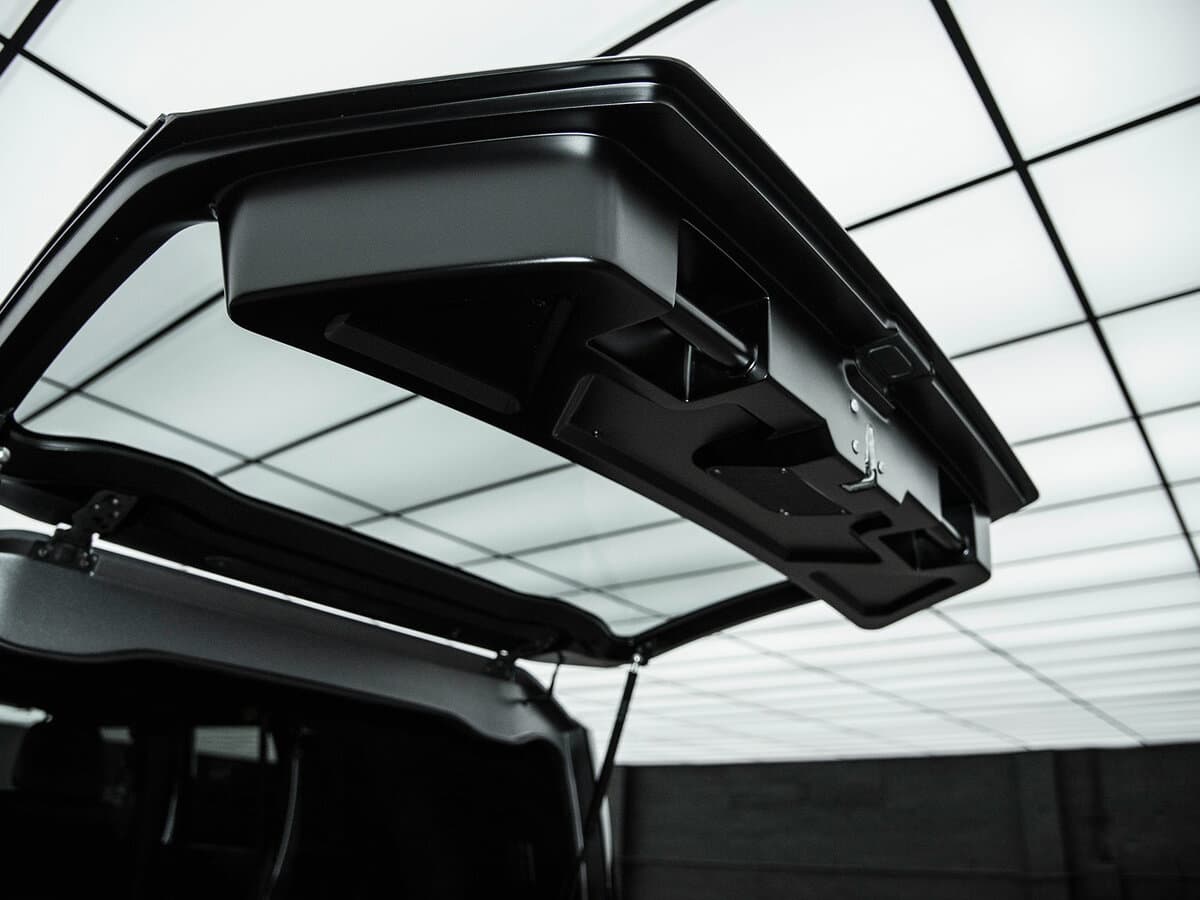 Rezvani Tank I — Salon, arxadan