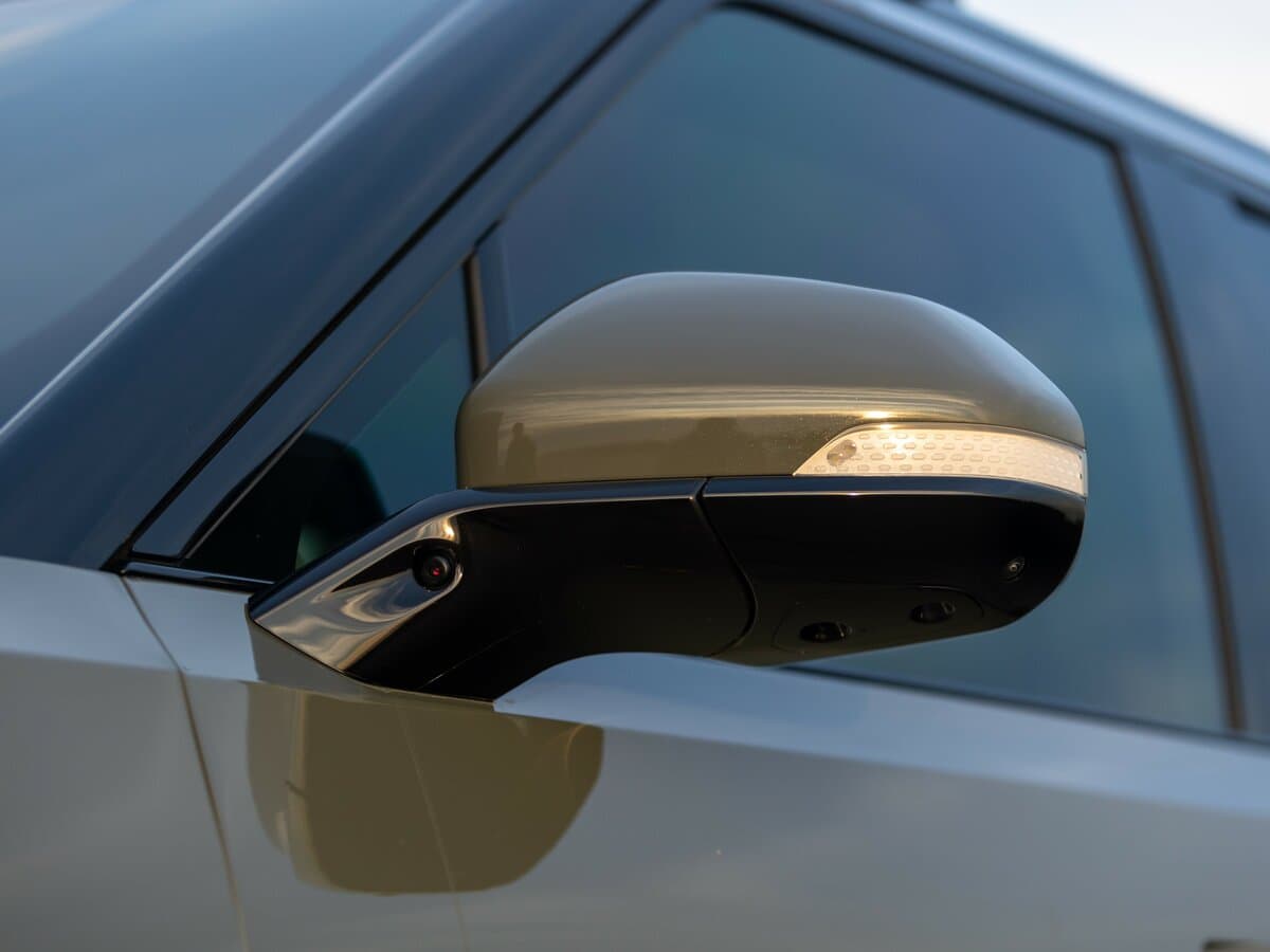 Rivian R1S 2022 – indiyədək — Yan güzgü