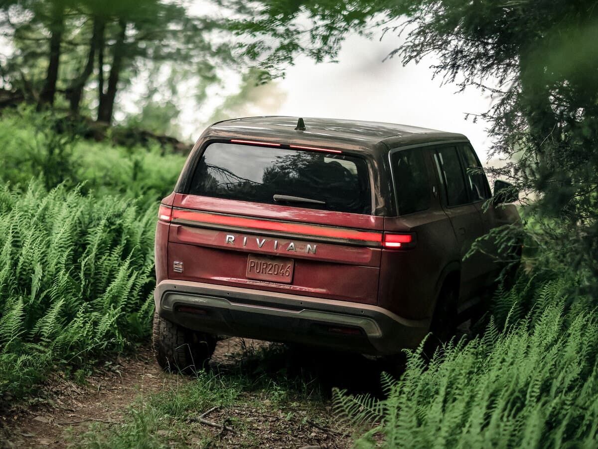 Rivian R1S 2022 – indiyədək — Arxadan