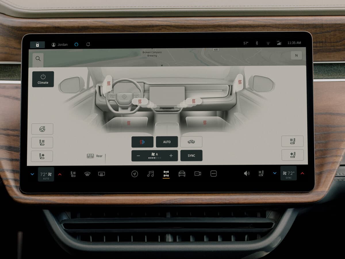 Rivian R1T 2021 – indiyədək — Salon, öndən