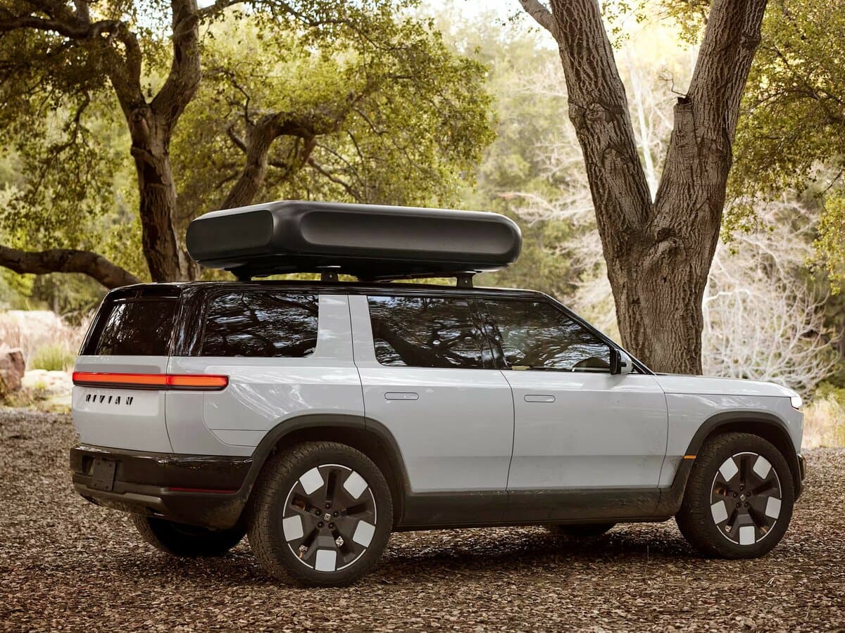 Rivian R2 2026 – indiyədək — 3/4 arxadan