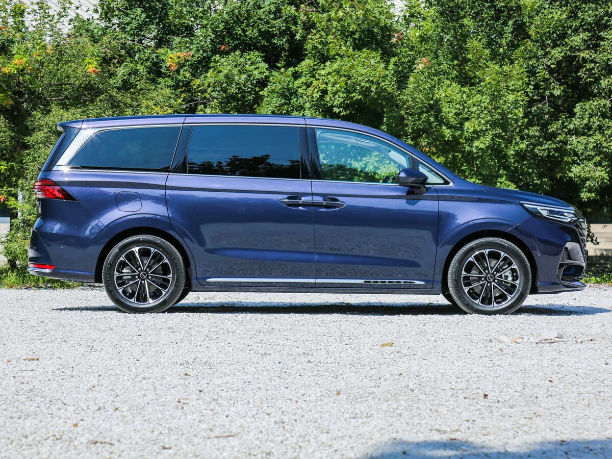 Roewe iMAX8 I — Yandan