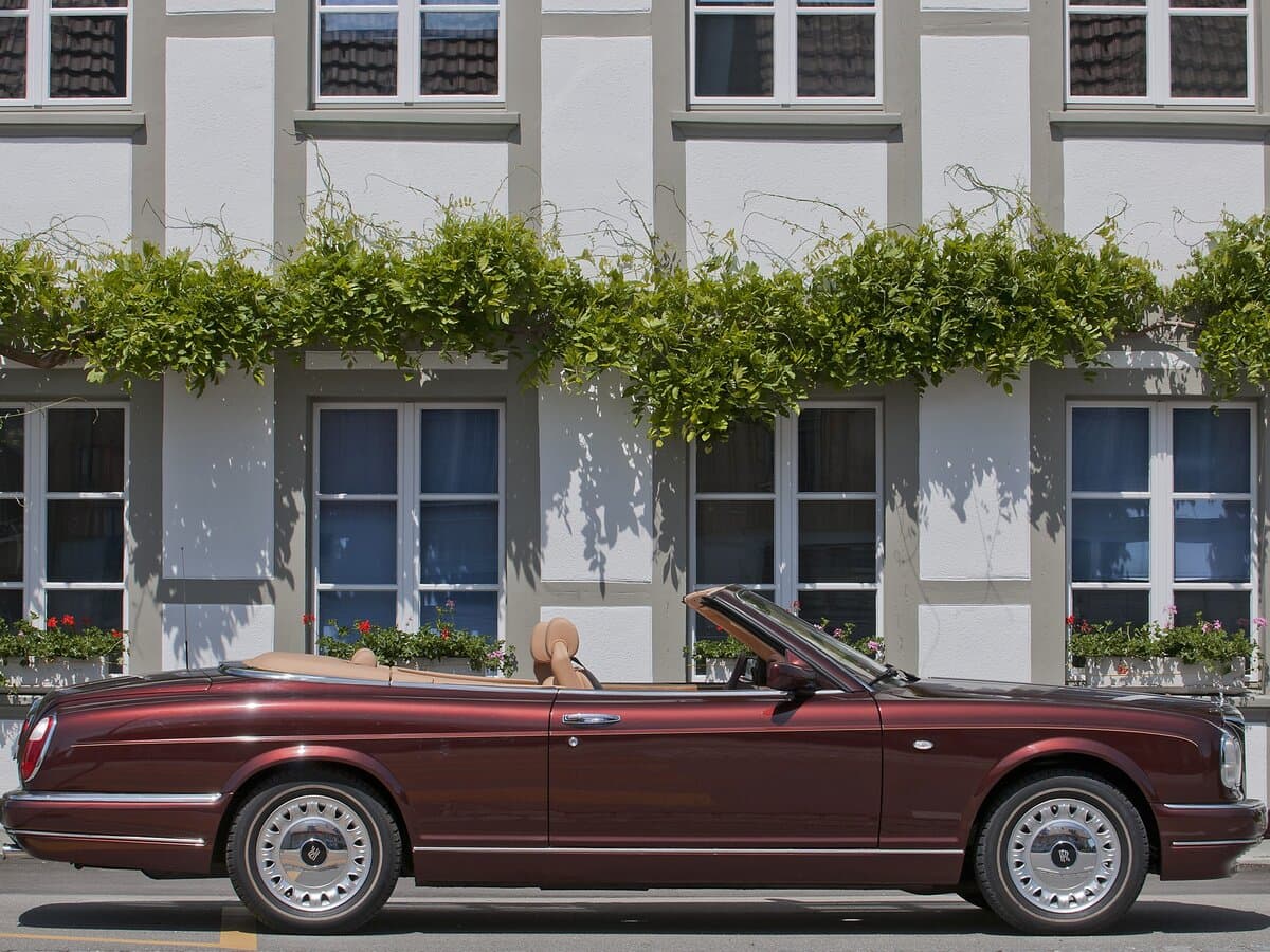 Rolls-Royce Corniche V — Yandan