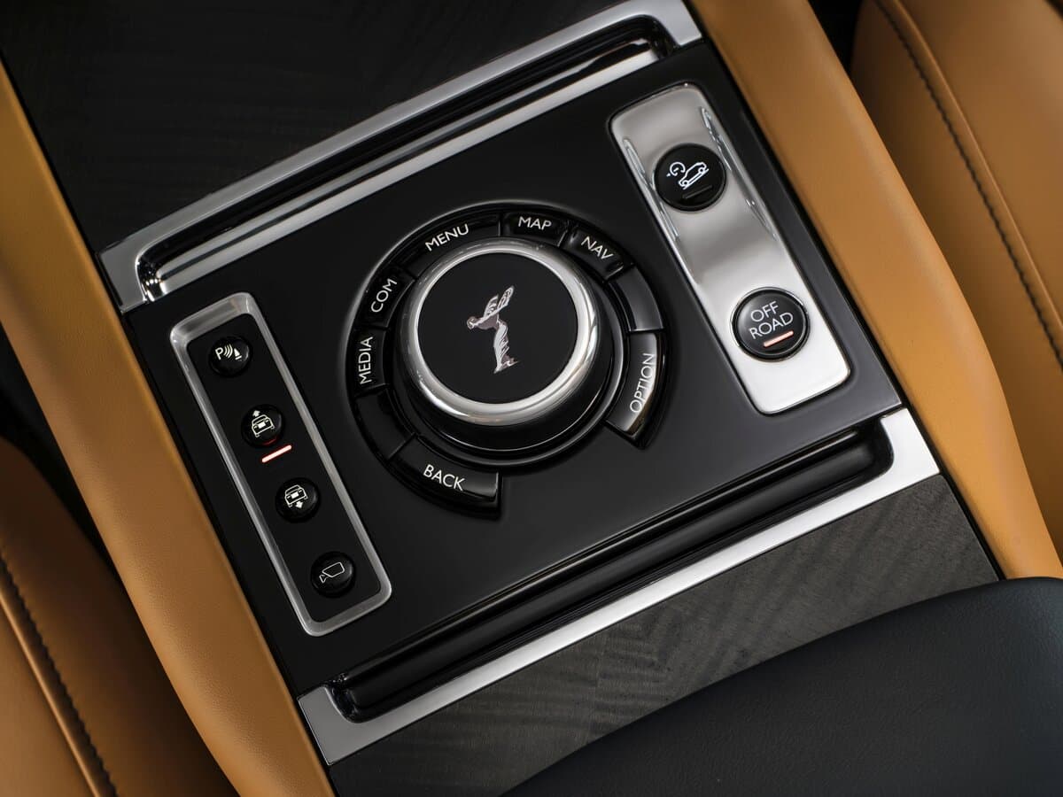 Rolls-Royce Cullinan I (Series I) — Salon, öndən