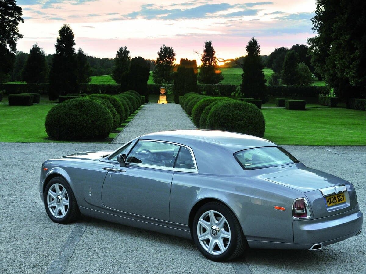 Rolls-Royce Phantom VII — 3/4 arxadan