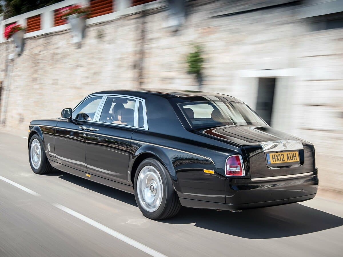 Rolls-Royce Phantom VII — 3/4 arxadan
