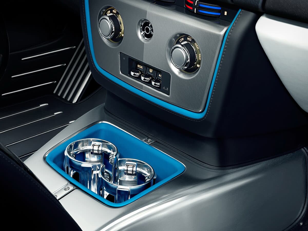 Rolls-Royce Phantom VII Restayling (Series II) — Salon, öndən