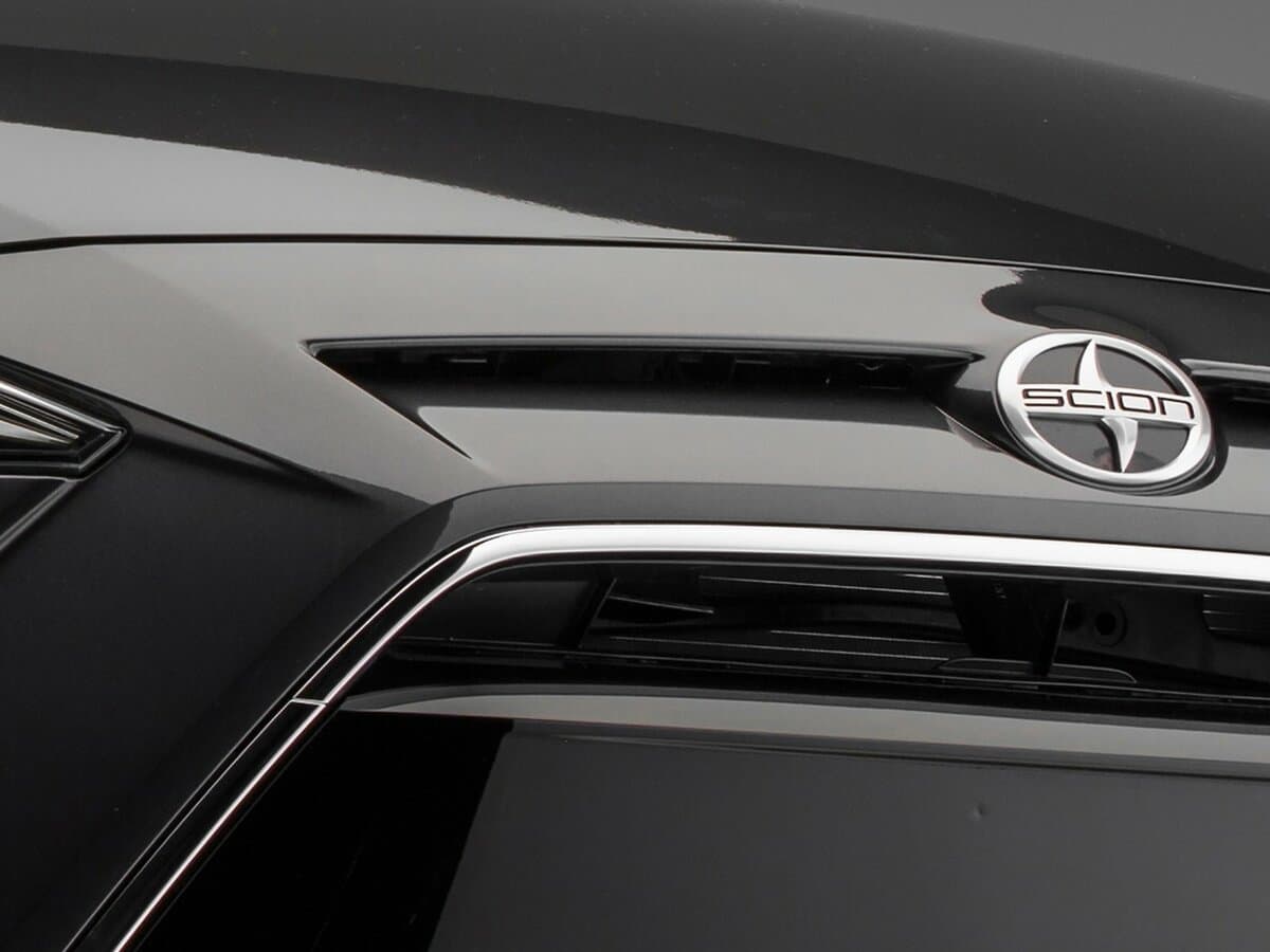 Scion iA 2015 – 2016 — Salon, arxadan