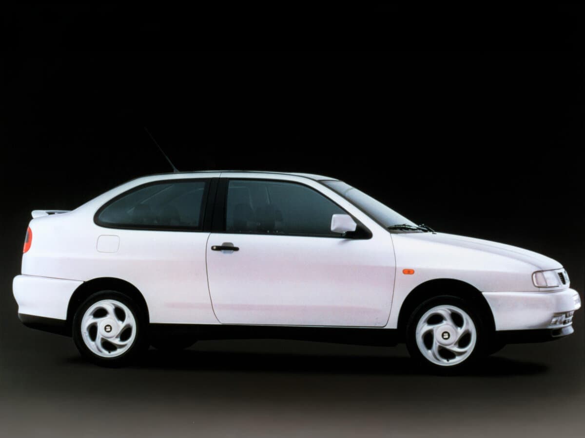 SEAT Cordoba I — Yandan