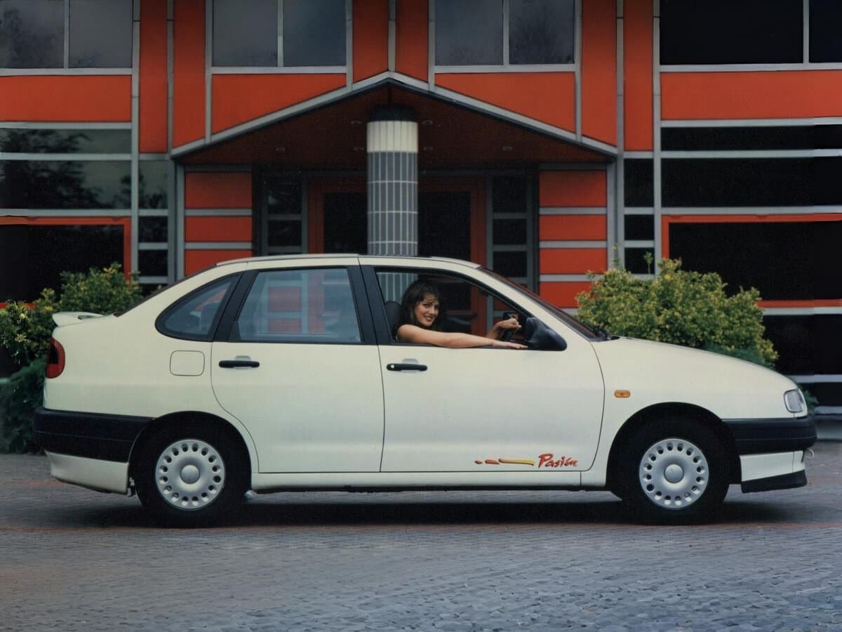 SEAT Cordoba I — Yandan
