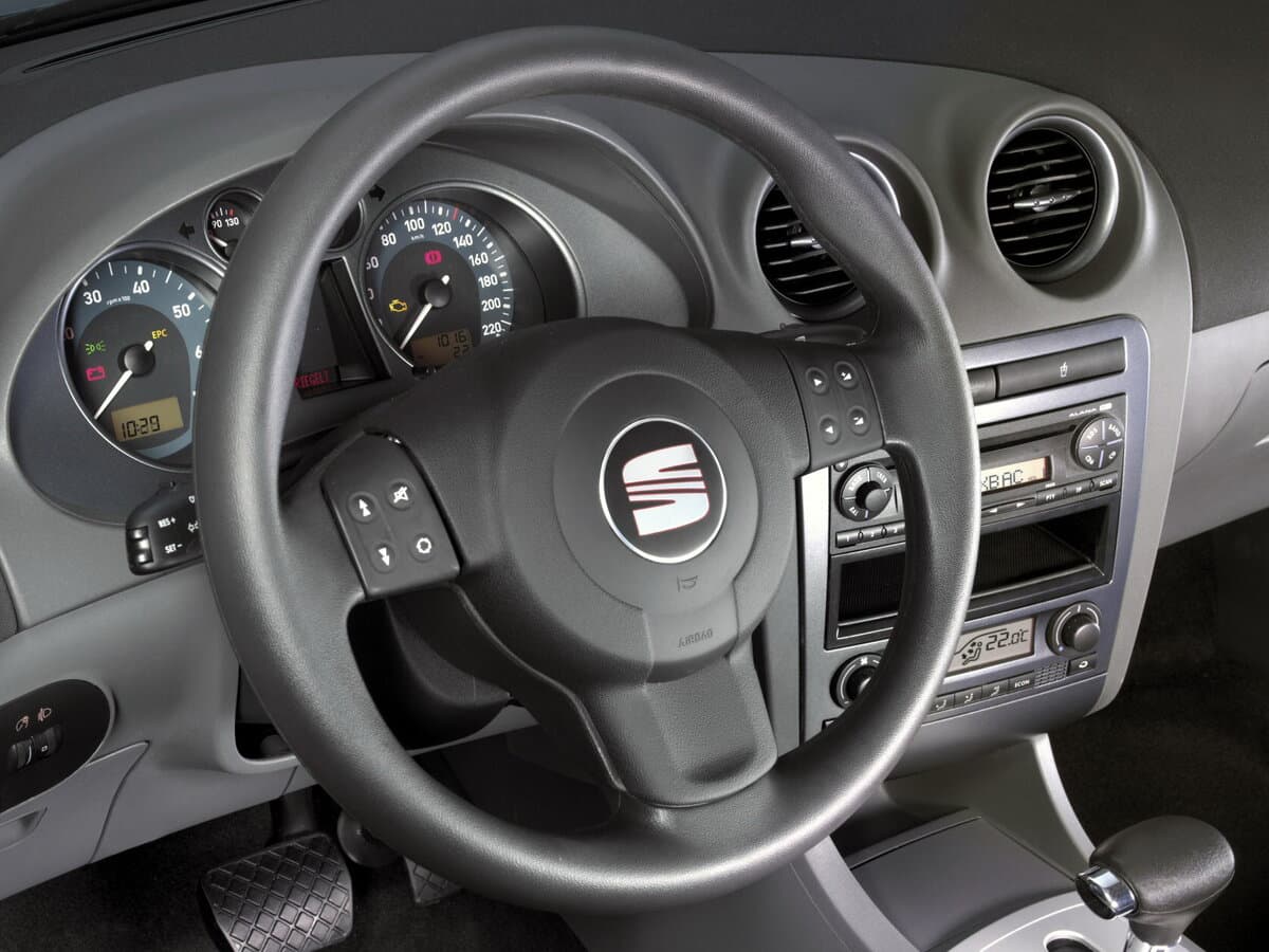 SEAT Ibiza III — Sükan