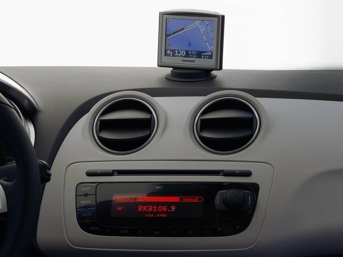 SEAT Ibiza IV — Salon, arxadan