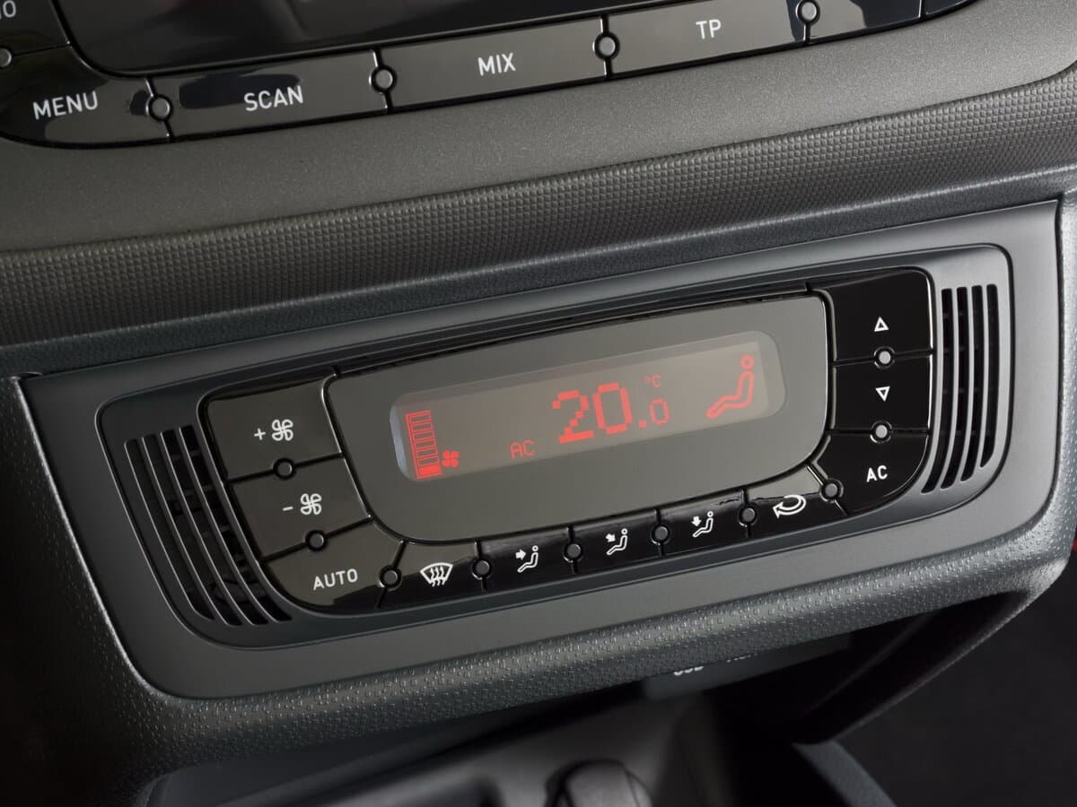 SEAT Ibiza IV Restayling — Salon, öndən