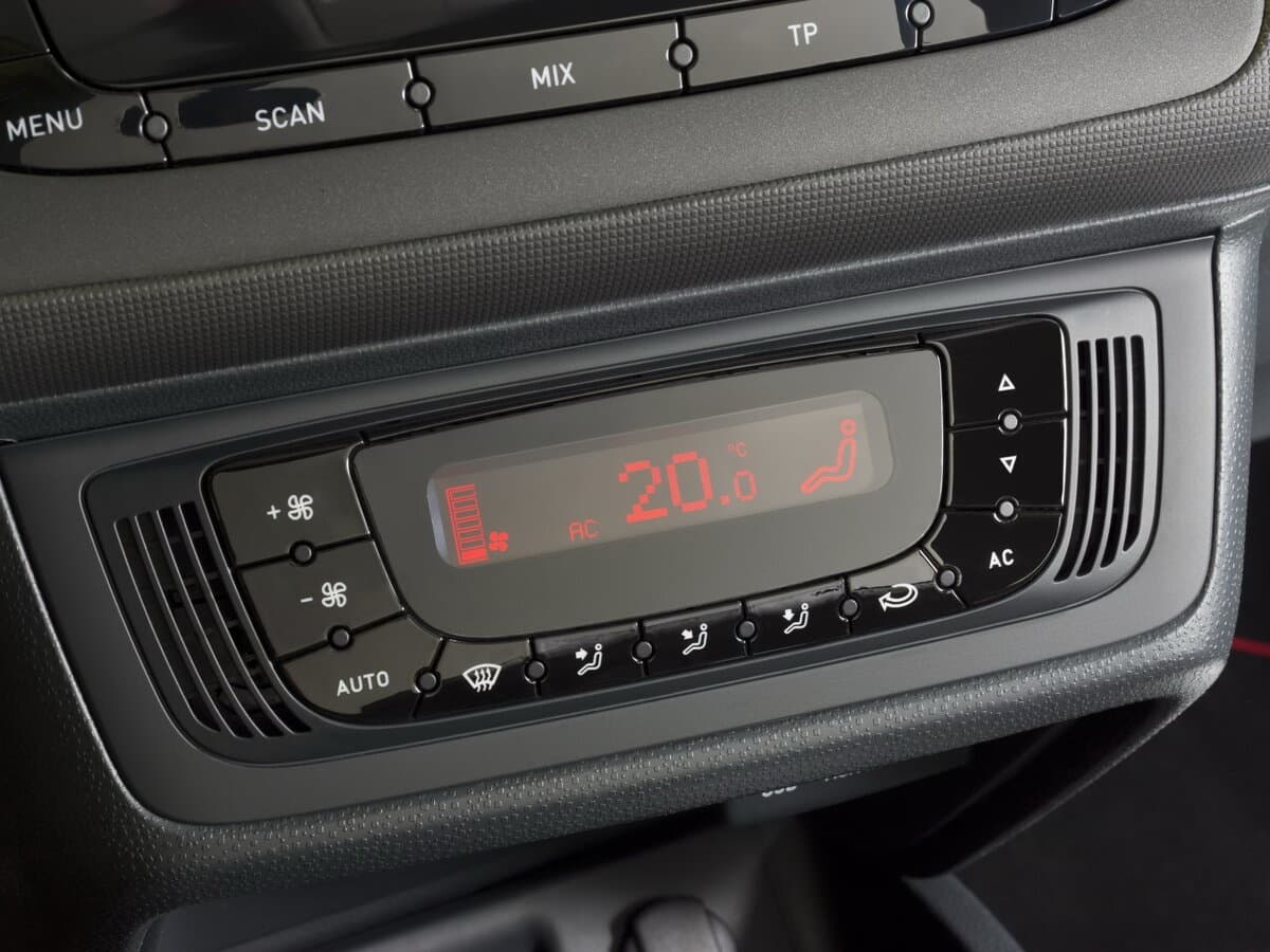 SEAT Ibiza IV Restayling — Salon, öndən