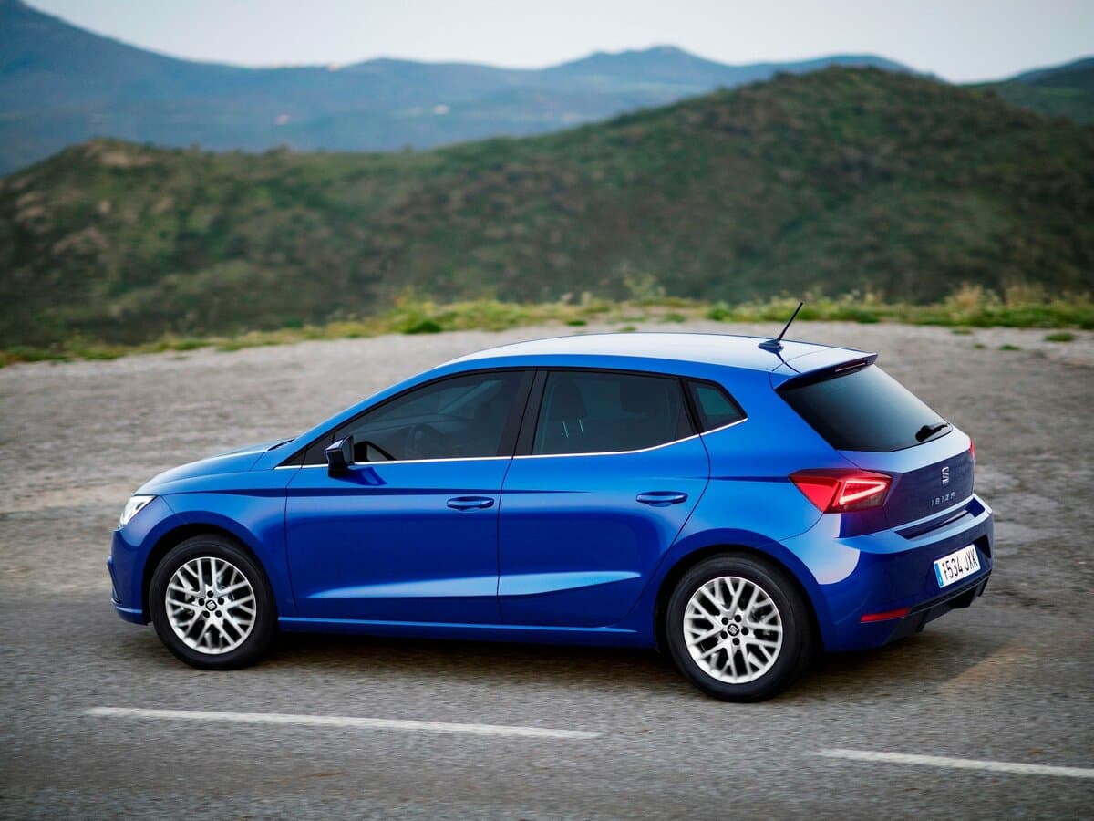 SEAT Ibiza V — Yandan