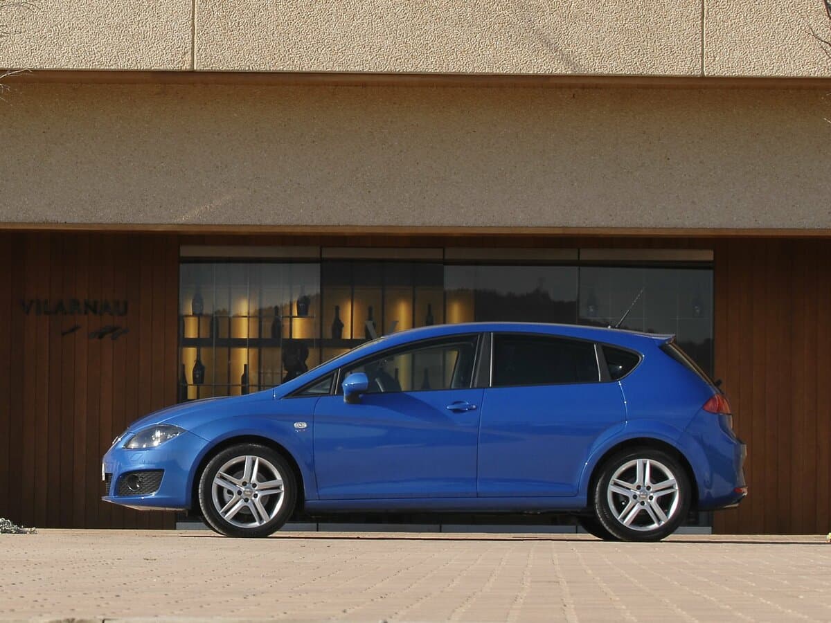 SEAT Leon II Restayling — Yandan