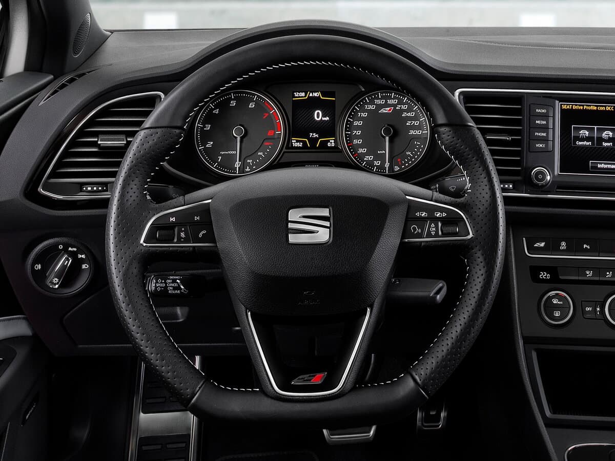 SEAT Leon Cupra III — Sükan