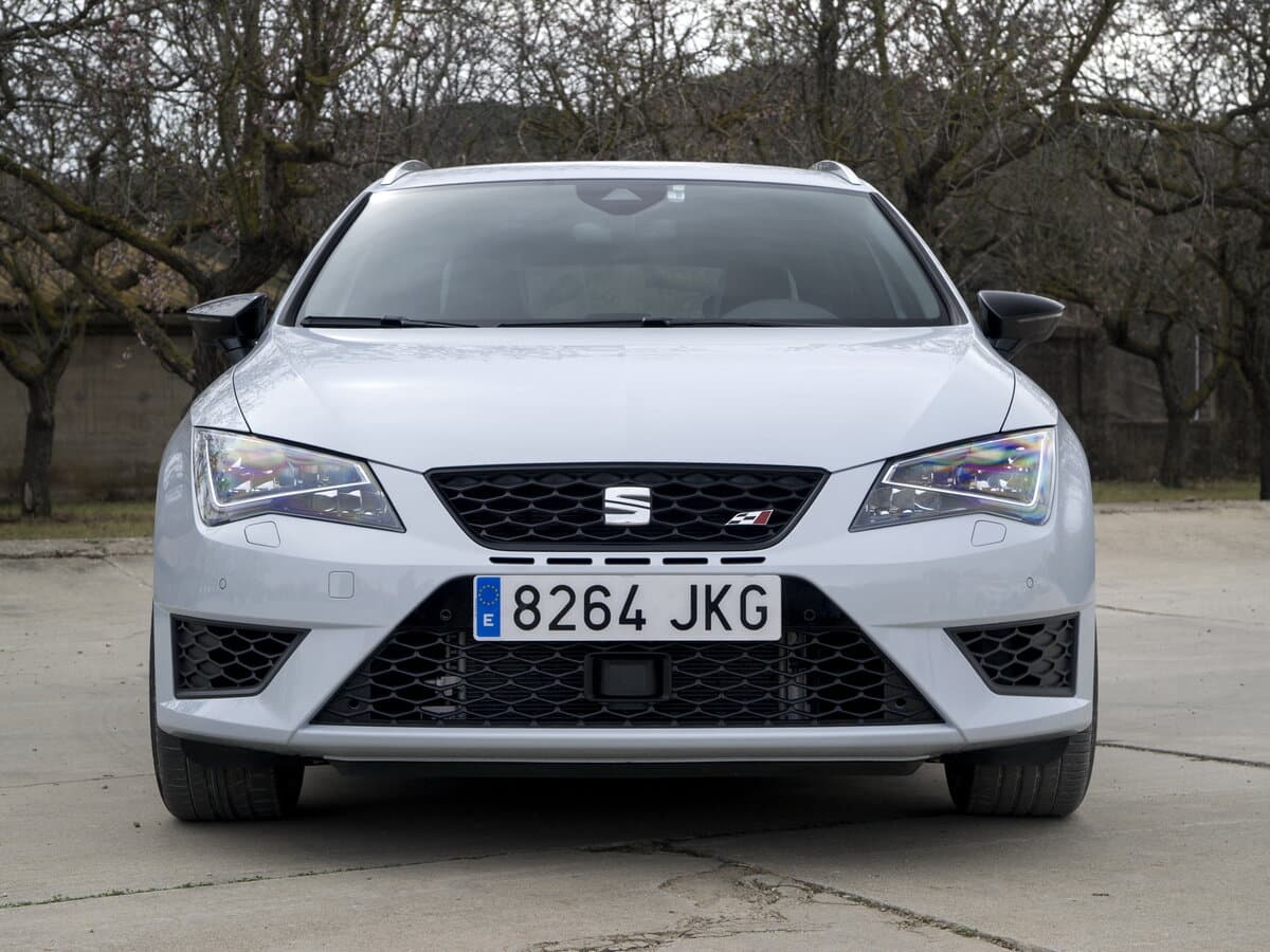 SEAT Leon Cupra III — Öndən
