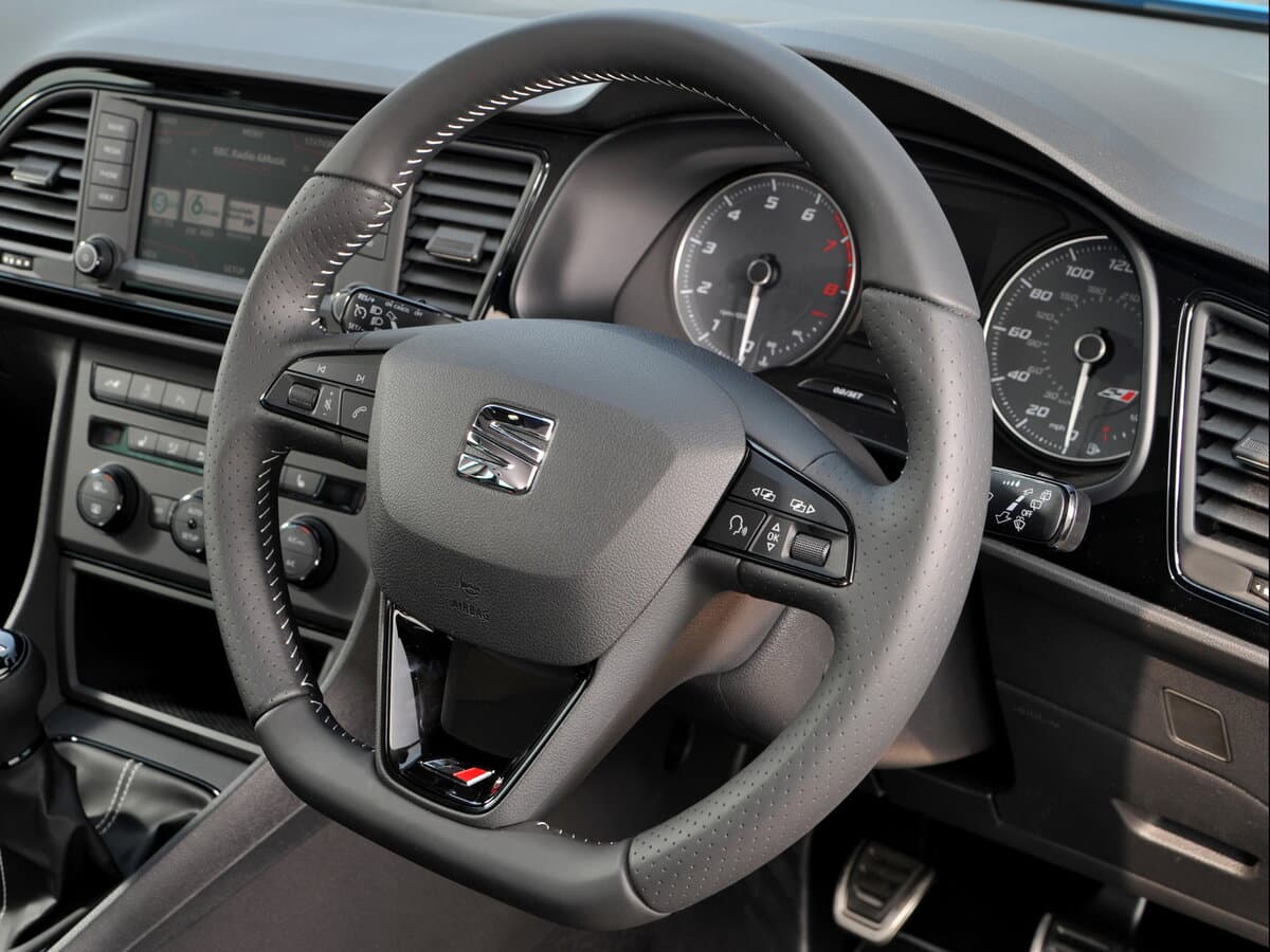 SEAT Leon Cupra III — Sükan