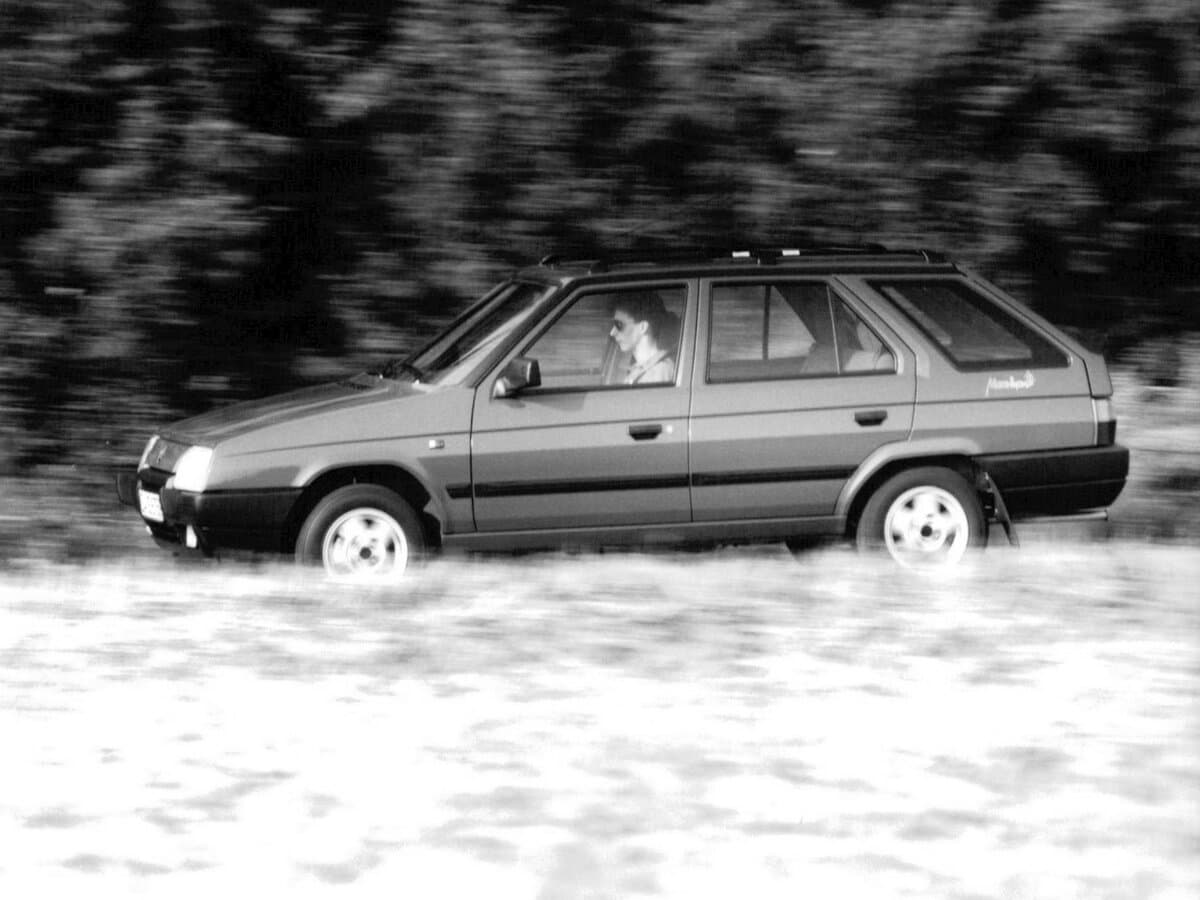 Skoda Forman I — Yandan