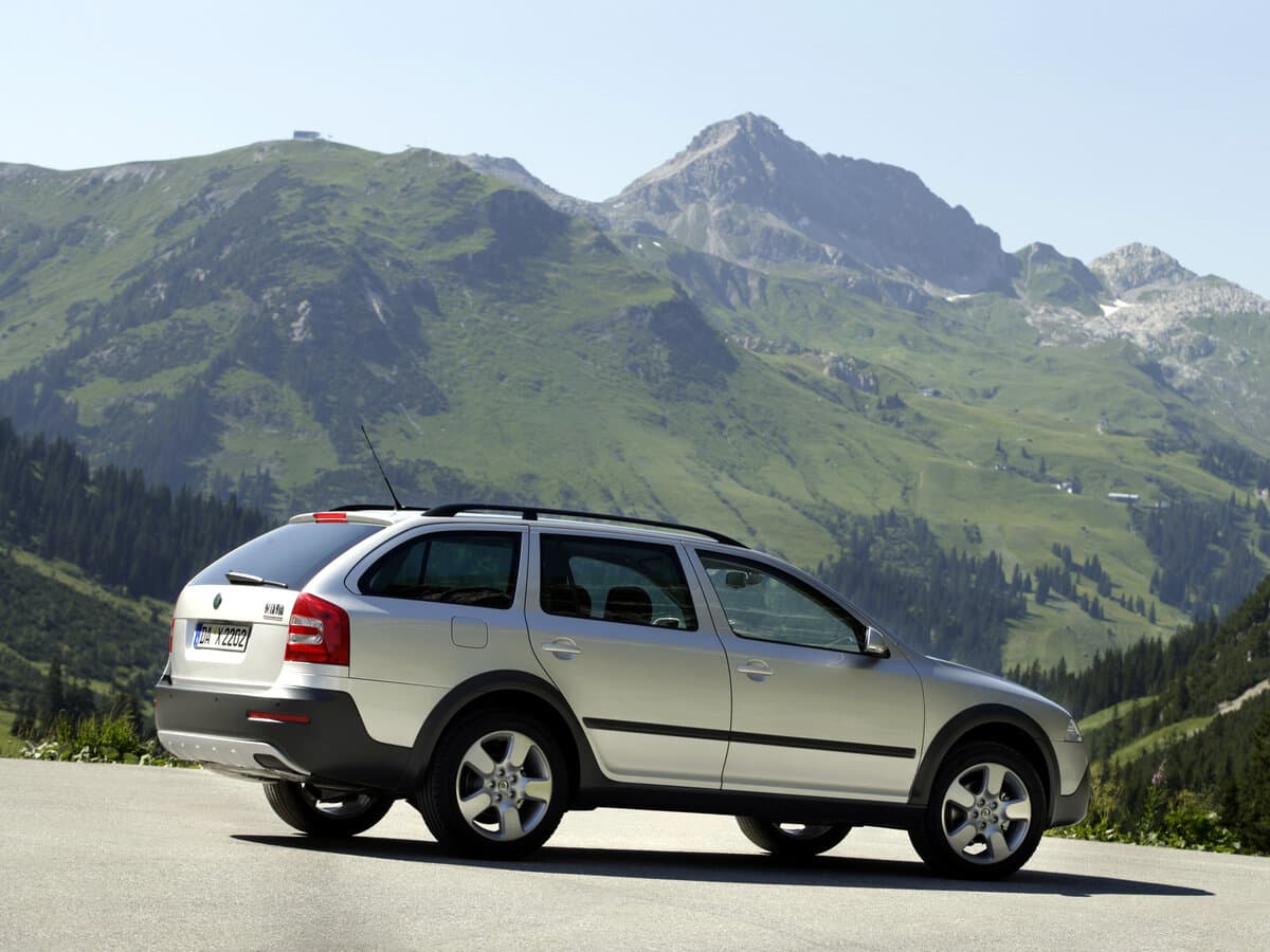 Skoda Octavia II (A5) — Yandan