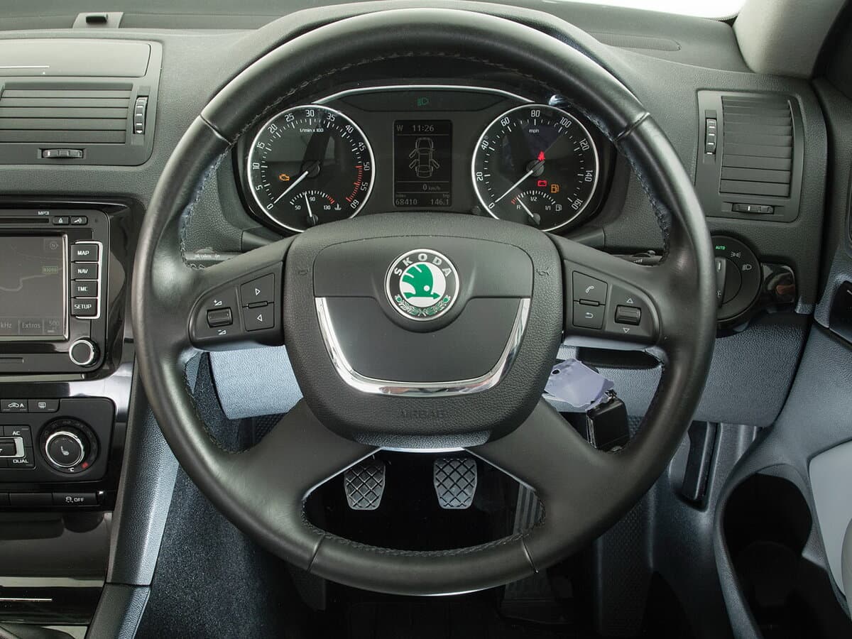 Skoda Octavia II (A5) Restayling — Sükan