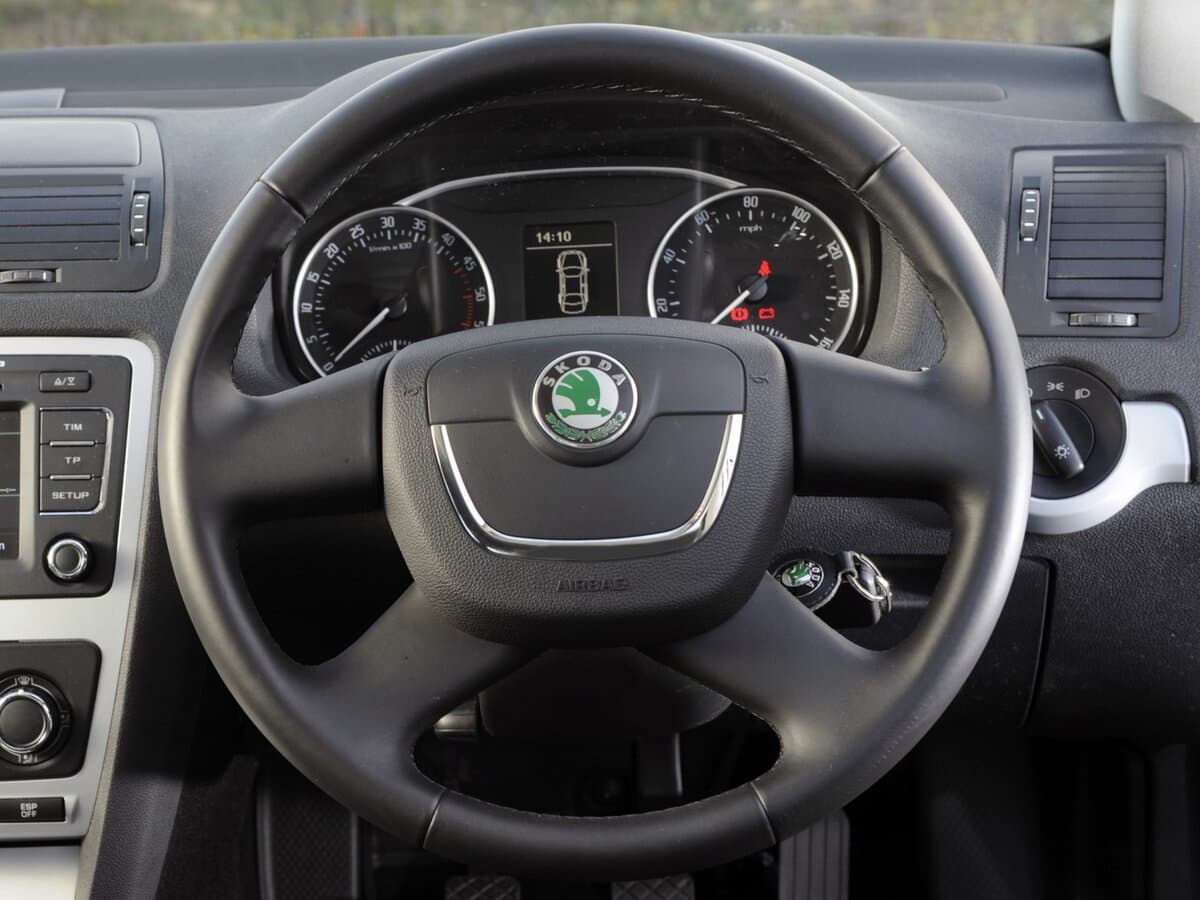 Skoda Octavia II (A5) Restayling — Sükan