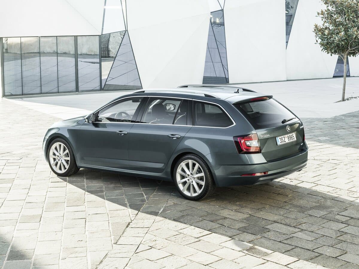 Skoda Octavia III (A7) Restayling — 3/4 arxadan