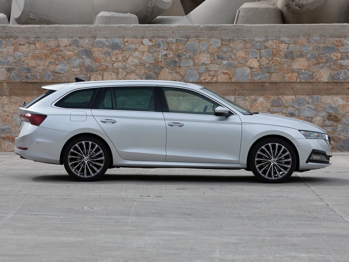 Skoda Octavia IV (A8) — Yandan