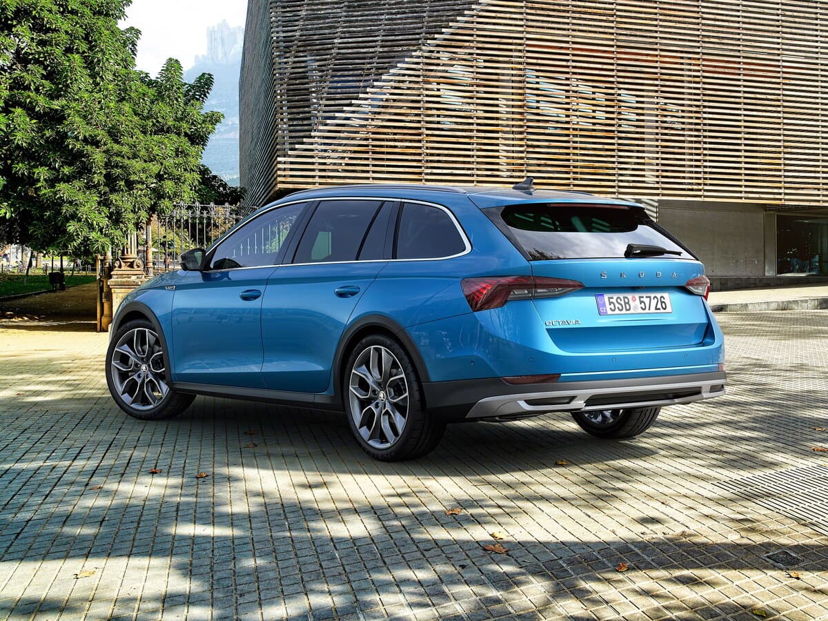 Skoda Octavia IV (A8) — 3/4 arxadan