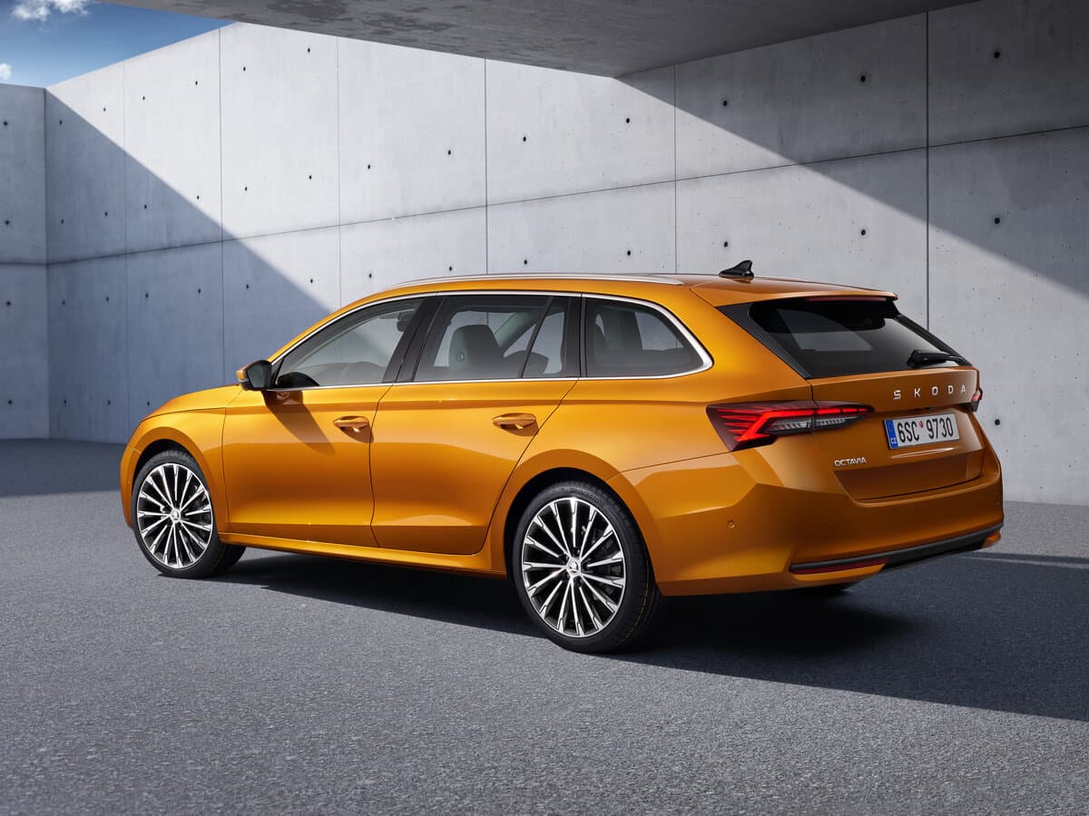 Skoda Octavia IV (A8) Restayling — 3/4 arxadan
