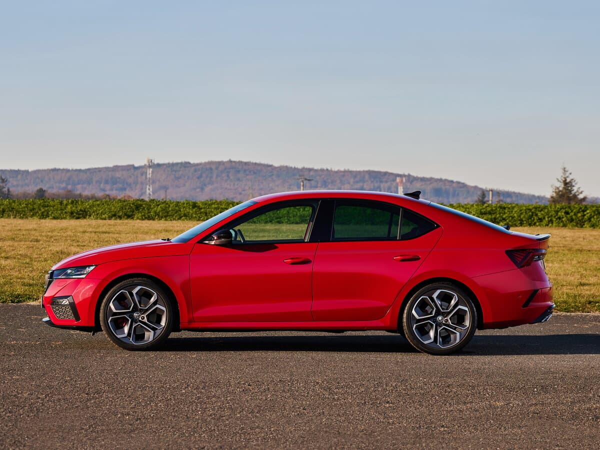 Skoda Octavia RS IV — Yandan