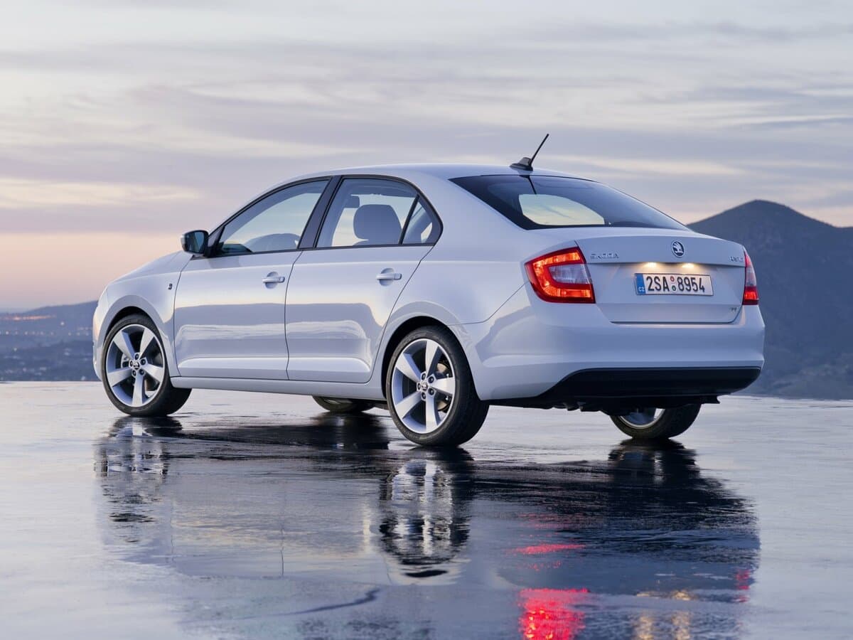 Skoda Rapid I — 3/4 arxadan