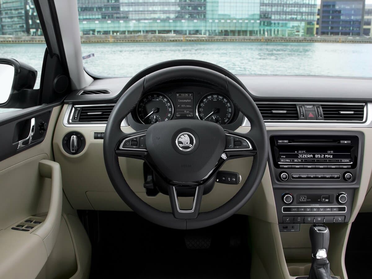 Skoda Rapid I — Sükan