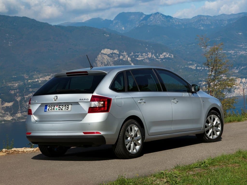 Skoda Rapid I — 3/4 arxadan
