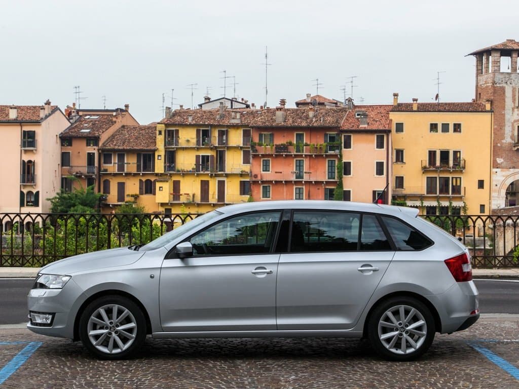 Skoda Rapid I — Yandan