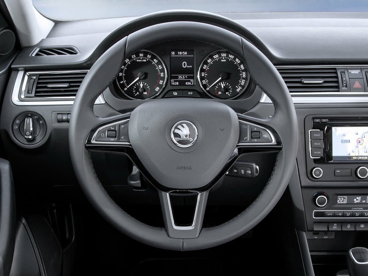 Skoda Rapid I — Sükan