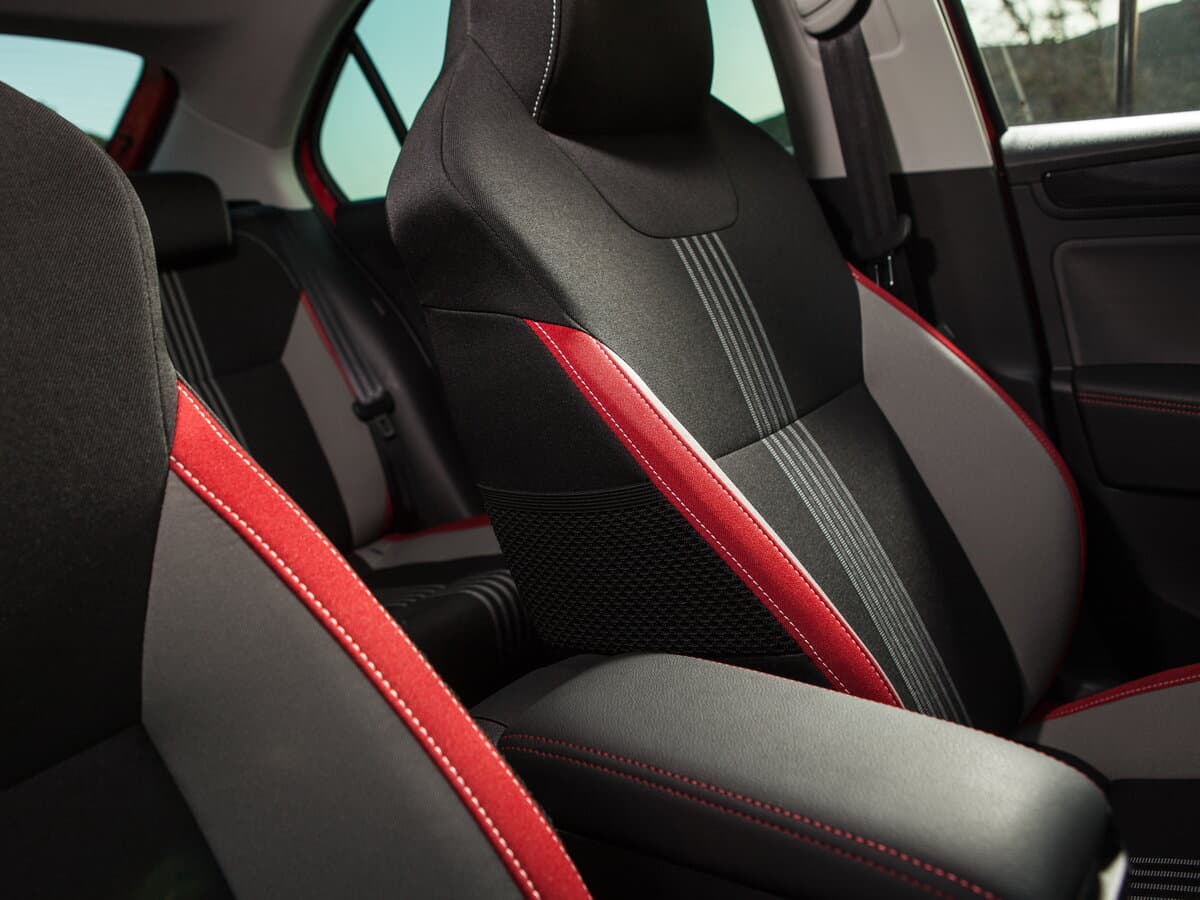 Skoda Rapid I Restayling — Salon, arxadan