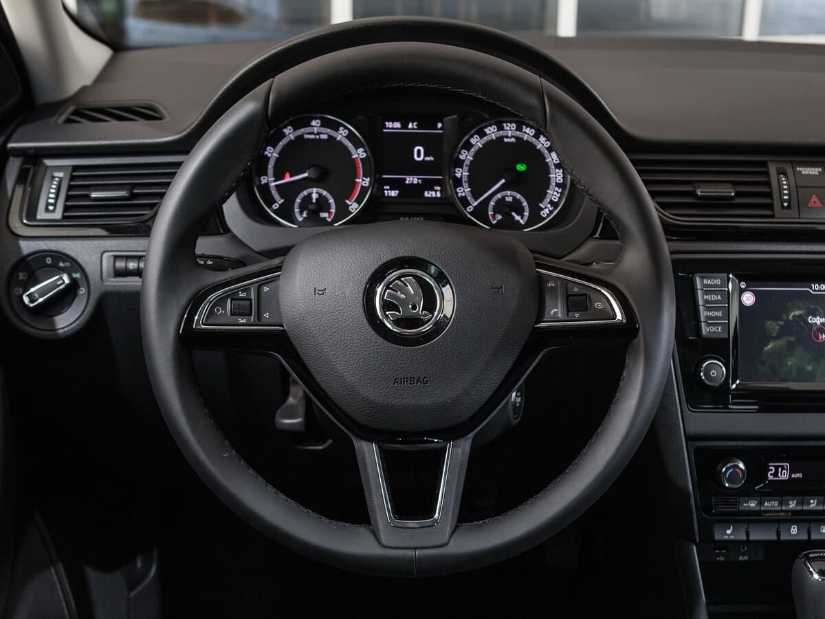 Skoda Rapid I Restayling — Sükan
