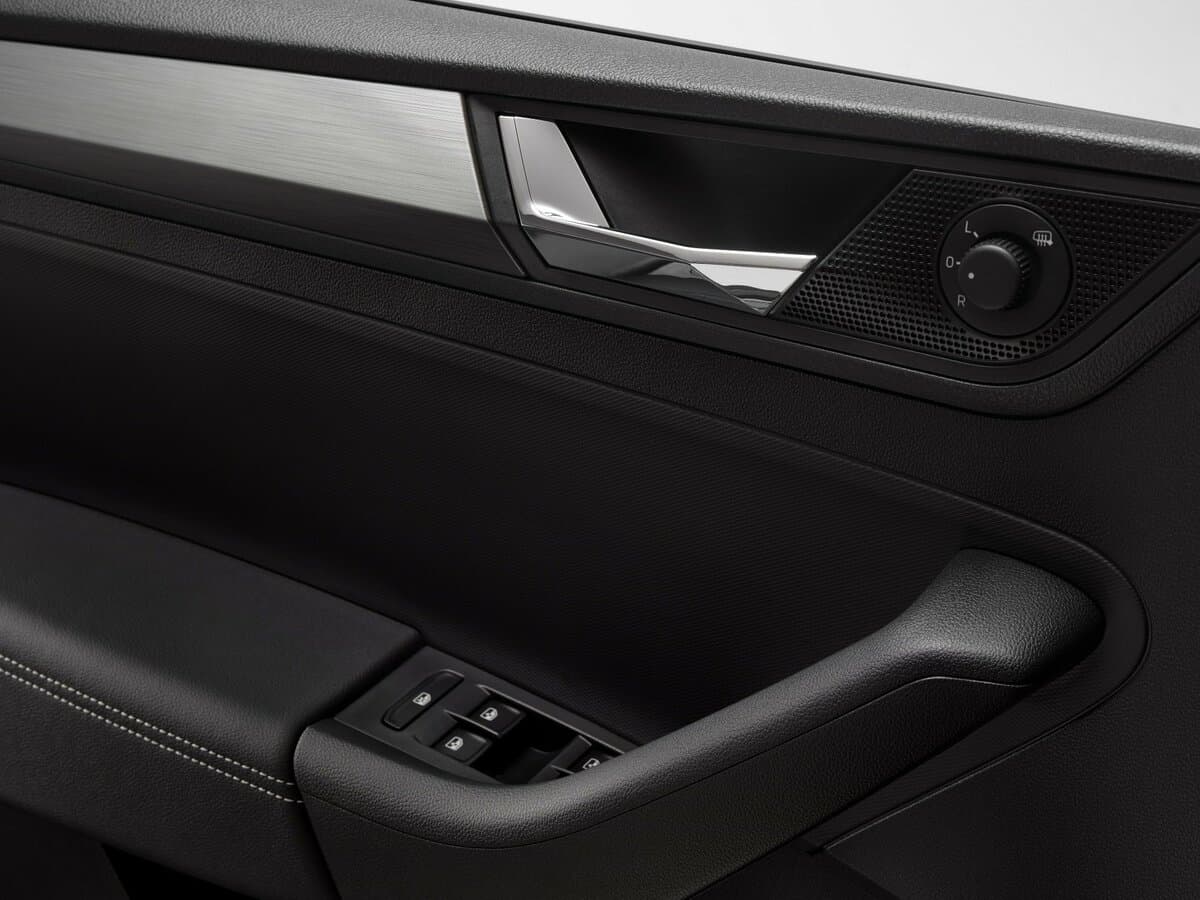 Skoda Rapid I Restayling — Qapı