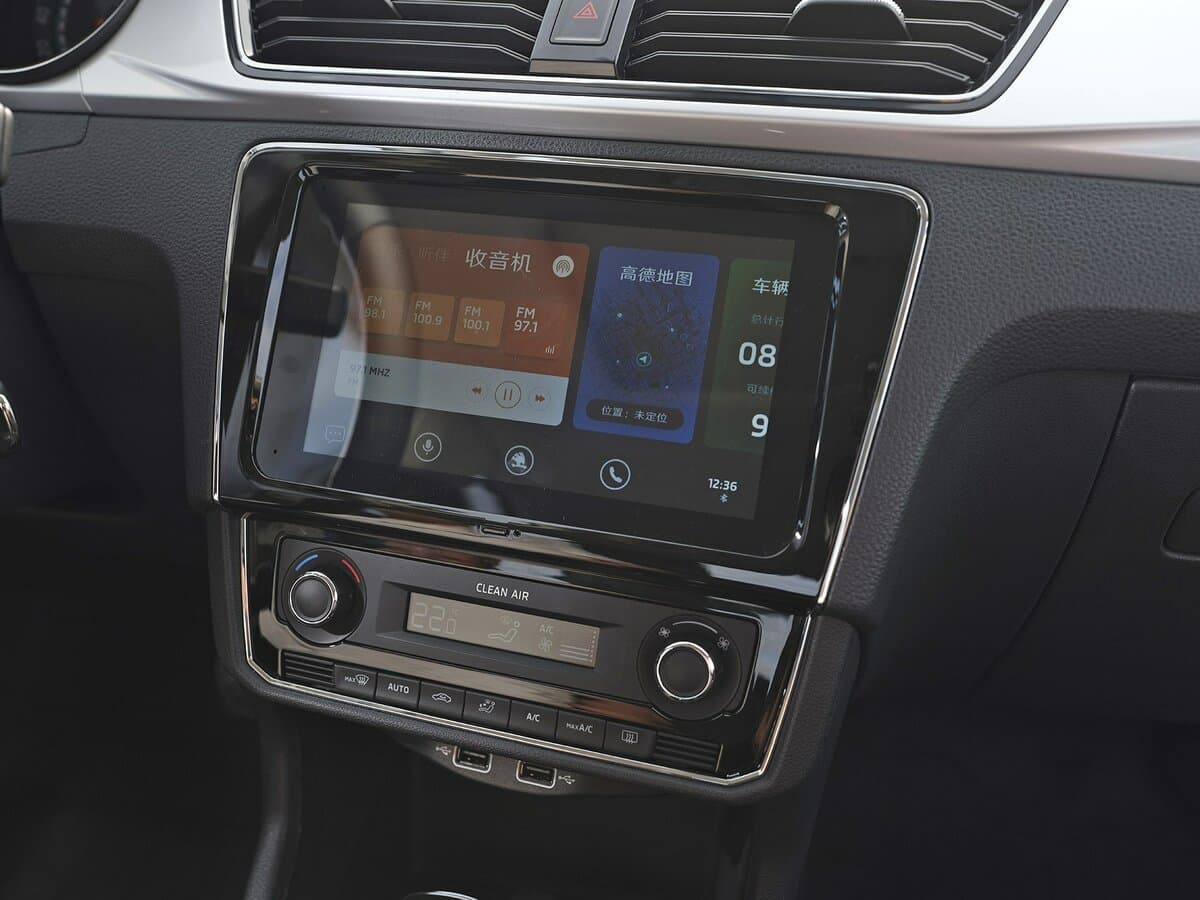 Skoda Rapid II — Salon, öndən