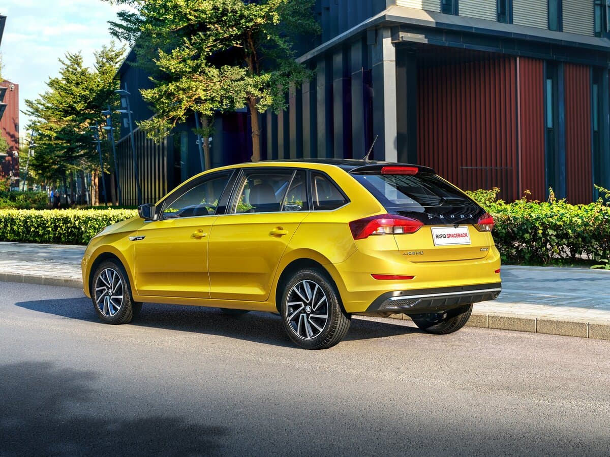 Skoda Rapid II — 3/4 arxadan
